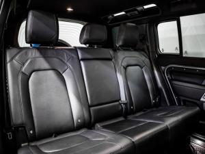 Land Rover Defender 110 D250 SE - Image 20