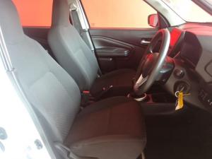 Toyota Vitz 1.0 XR manual - Image 9