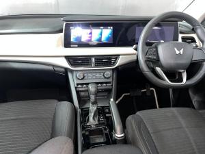 Mahindra XUV700 2.0T AX5 - Image 13