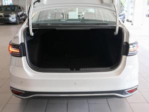 Volkswagen Polo hatch 1.0TSI Life auto - Image 11