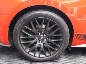 Ford Mustang 5.0 GT fastback auto - Image 3