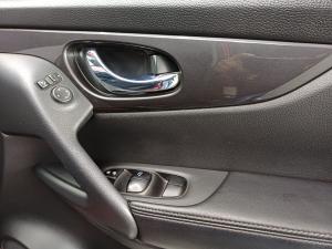 Nissan X-Trail 2.5 4x4 Acenta Tech - Image 16