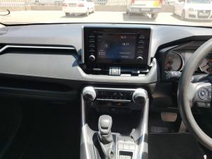Toyota RAV4 2.0 GX auto - Image 15