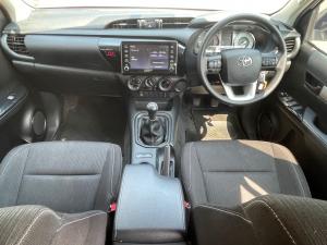 Toyota Hilux 2.4GD-6 double cab Raider manual - Image 6