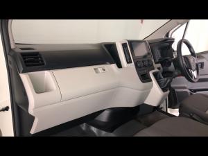 Toyota Quantum 2.8 LWB crew cab manual - Image 7