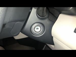 Toyota Quantum 2.8 LWB crew cab manual - Image 14