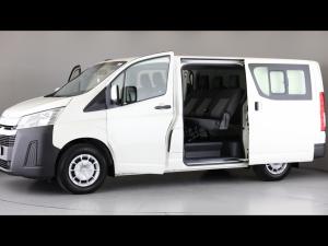 Toyota Quantum 2.8 LWB crew cab manual - Image 21