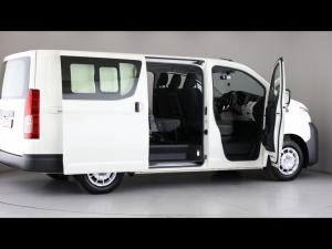 Toyota Quantum 2.8 LWB crew cab manual - Image 25