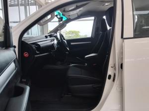 Toyota Hilux 2.4GD-6 double cab 4x4 Raider manual - Image 7