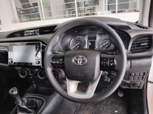 Toyota Hilux 2.4GD-6 double cab 4x4 Raider manual - Image 8