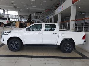 Toyota Hilux 2.4GD-6 double cab 4x4 Raider manual - Image 11