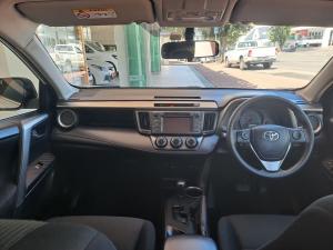 Toyota RAV4 2.0 GX auto - Image 6