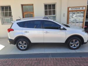Toyota RAV4 2.0 GX auto - Image 3