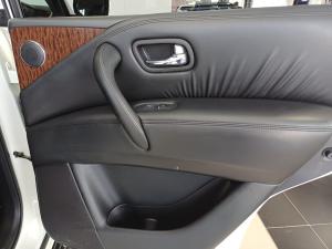 Nissan Patrol 5.6 V8 LE Premium 4WD - Image 13