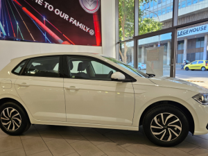 Volkswagen Polo hatch 1.0TSI Life auto - Image 13