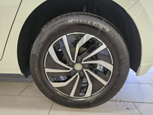 Volkswagen Polo hatch 1.0TSI Life auto - Image 5