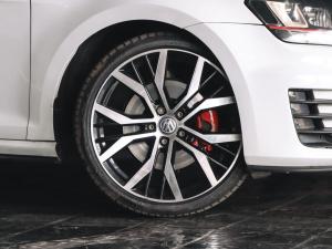 Volkswagen Golf GTI - Image 4