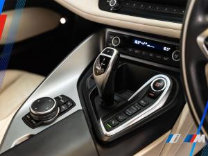 BMW i8 eDrive coupe Protonic Frozen Yellow Edition - Image 14