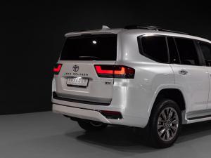 Toyota Land Cruiser 300 3.3D ZX - Image 9