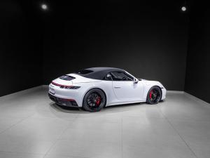 Porsche 911 Carrera GTS cabriolet manual - Image 24