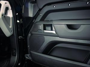 Land Rover Defender 110 D350 X-Dynamic HSE - Image 29