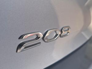 Peugeot 208 1.2T Allure manual - Image 13