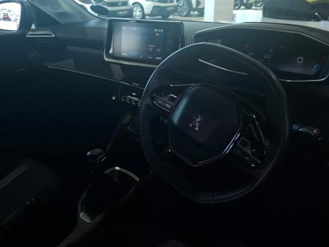 Image Peugeot 208 1.2T Allure manual