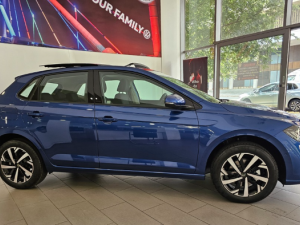 Volkswagen Polo hatch 1.0TSI Life auto - Image 9