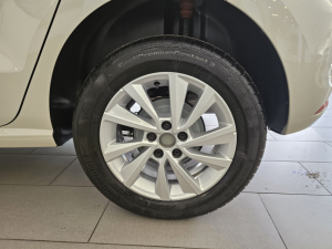 Volkswagen Polo Vivo hatch 1.6 Life - Image 4