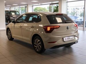 Volkswagen Polo hatch 1.0TSI Life auto - Image 6