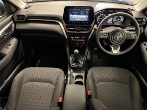 Toyota Urban Cruiser 1.5 XR manual - Image 6