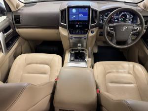 Toyota Land Cruiser 200 4.5D-4D V8 VX-R - Image 6