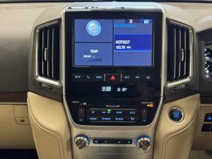 Toyota Land Cruiser 200 4.5D-4D V8 VX-R - Image 13