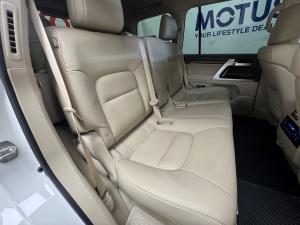 Toyota Land Cruiser 200 4.5D-4D V8 VX-R - Image 15