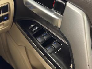 Toyota Land Cruiser 200 4.5D-4D V8 VX-R - Image 18