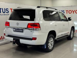 Toyota Land Cruiser 200 4.5D-4D V8 VX-R - Image 2