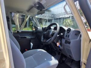 Toyota Land Cruiser 79 4.5D-4D V8 double cab LX - Image 7