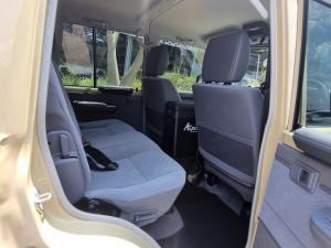 Toyota Land Cruiser 79 4.5D-4D V8 double cab LX - Image 8