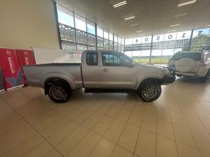 Toyota Hilux 3.0D-4D Xtra cab 4x4 Raider Legend 45 - Image 3