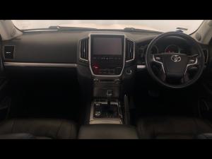 Toyota Land Cruiser 200 4.5D-4D V8 VX-R - Image 6