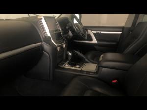 Toyota Land Cruiser 200 4.5D-4D V8 VX-R - Image 7