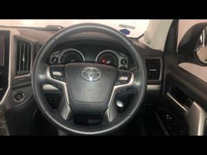 Toyota Land Cruiser 200 4.5D-4D V8 VX-R - Image 8