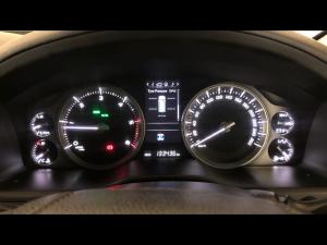 Toyota Land Cruiser 200 4.5D-4D V8 VX-R - Image 9