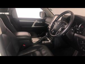 Toyota Land Cruiser 200 4.5D-4D V8 VX-R - Image 10