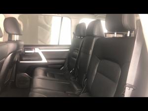 Toyota Land Cruiser 200 4.5D-4D V8 VX-R - Image 11