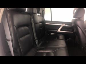 Toyota Land Cruiser 200 4.5D-4D V8 VX-R - Image 12