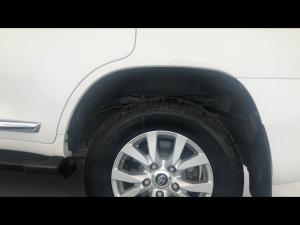 Toyota Land Cruiser 200 4.5D-4D V8 VX-R - Image 19