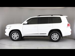 Toyota Land Cruiser 200 4.5D-4D V8 VX-R - Image 22