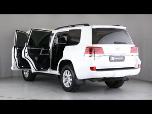 Toyota Land Cruiser 200 4.5D-4D V8 VX-R - Image 25