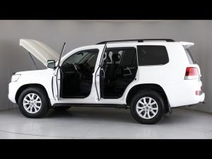 Toyota Land Cruiser 200 4.5D-4D V8 VX-R - Image 26